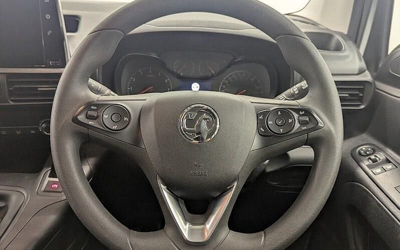 Used Vauxhall Combo 101 HP (74 kW) 2023 White Van