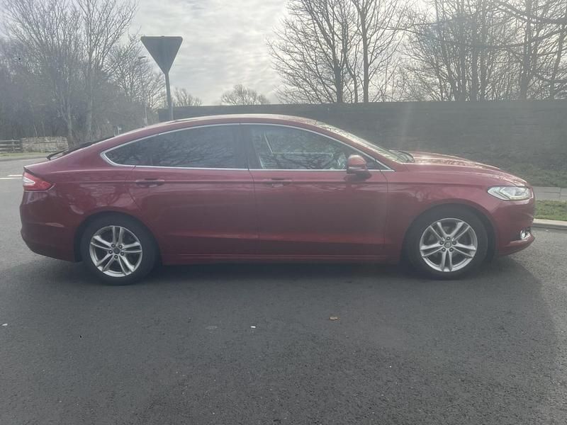 Used Ford Mondeo Titanium 2015 Red Hatchback