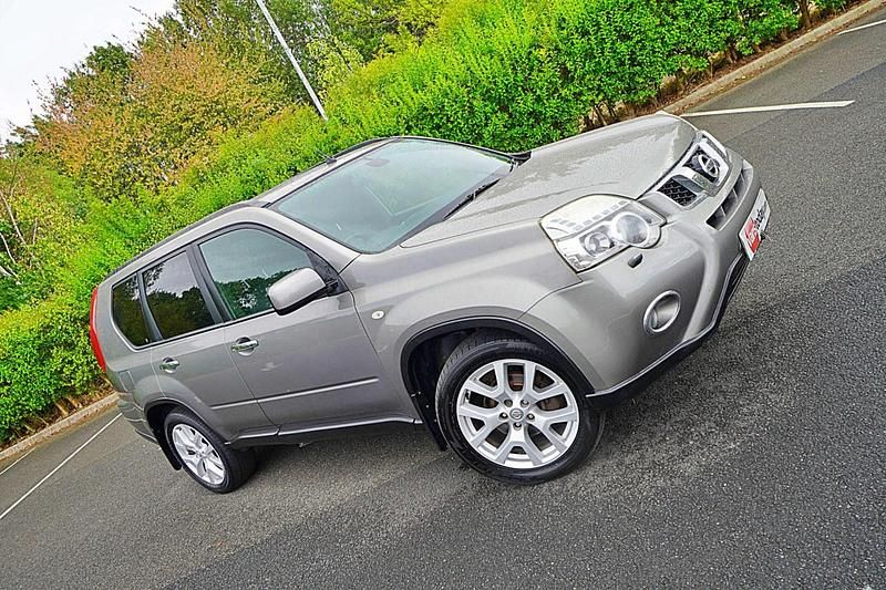 Grey Used 2011 Nissan X-Trail Tekna SUV | £3,490 (Fair price) - Image 1/4