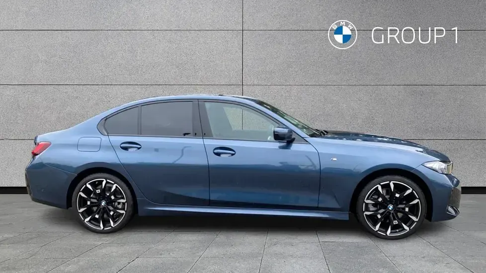 Usado BMW 330e M Sport 292 HP (214 kW) 2025 Azul Sedan
