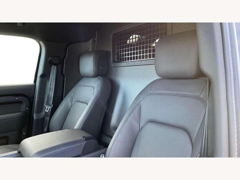 Used Land Rover Defender HSE Dynamic 350 HP (257 kW) 2025 Black SUV