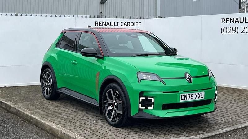 New Renault R5 Komfort 110 kW (150 HP) 2025 Twotone metallic  pop green with black roof + re  Hatchback