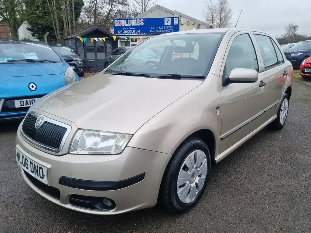 Usado Skoda Fabia Ambiente 64 HP (47 kW) 2006 Bege Citadino