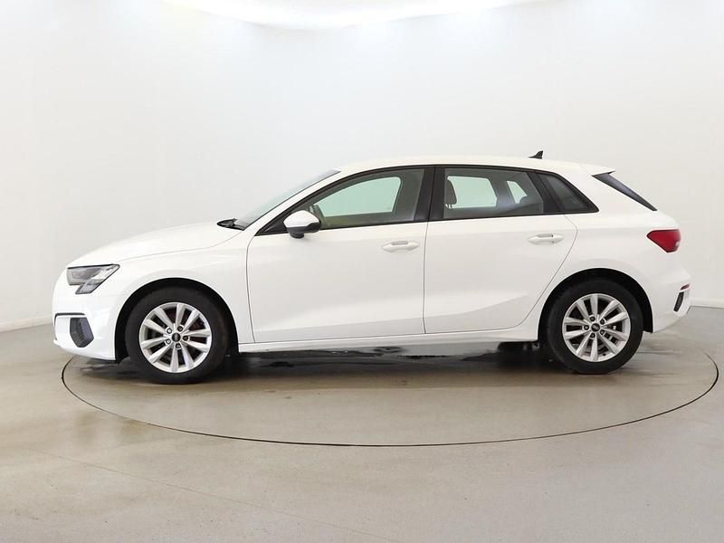 Begagnad Audi A3 Comfort 2022 Vit Sedan