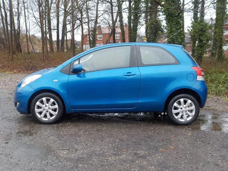 Used Toyota Yaris 2011 Blue Hatchback