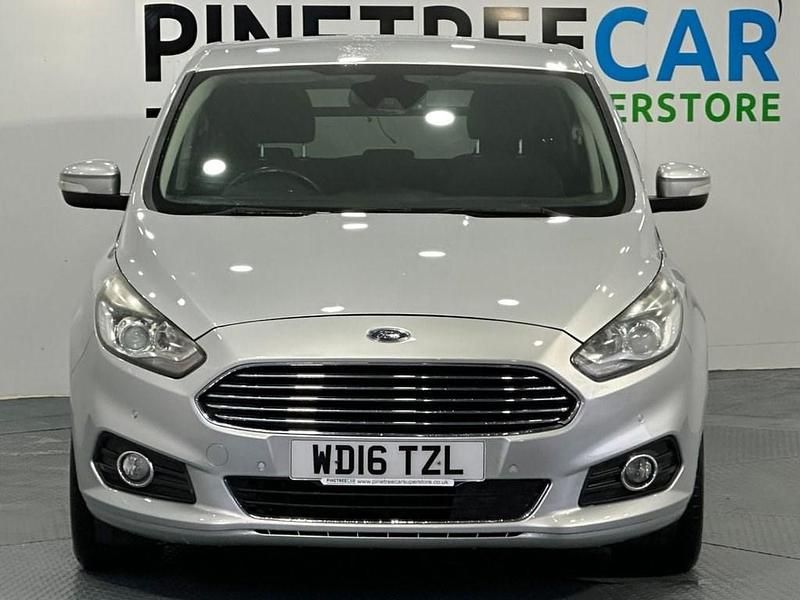 Used Ford S-MAX Titanium 150 HP (110 kW) 2016 Silver MPV