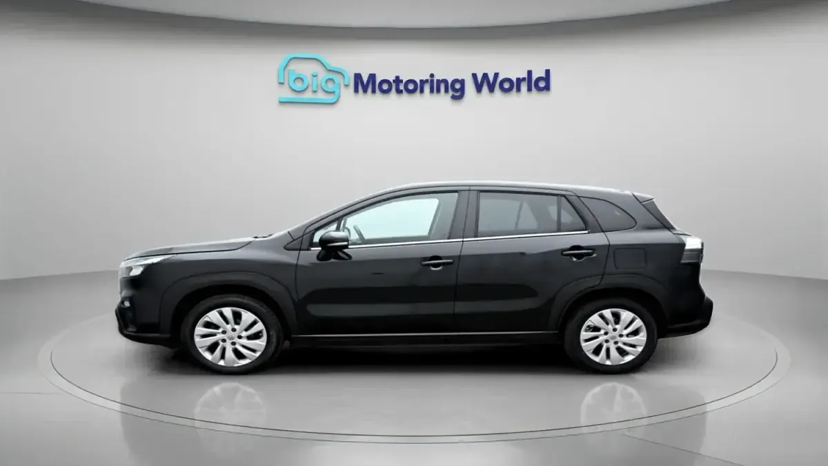 Usado Suzuki SX4 2023 Negro Utilitario
