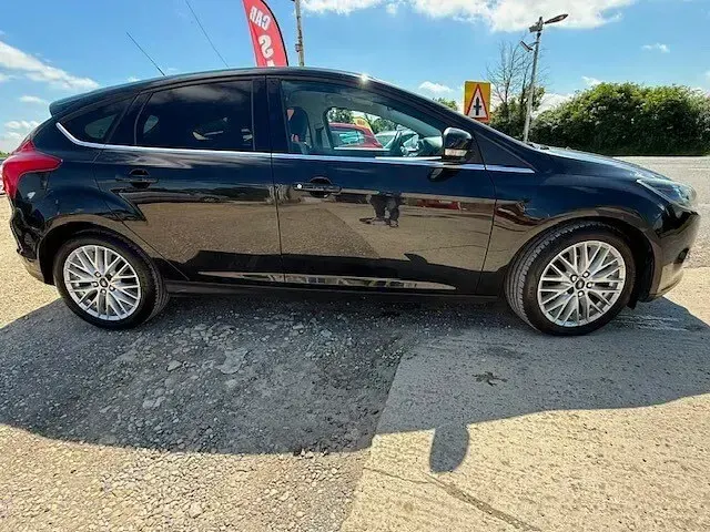 Used Ford Focus Zetec 125 HP (91 kW) 2012 Black Hatchback