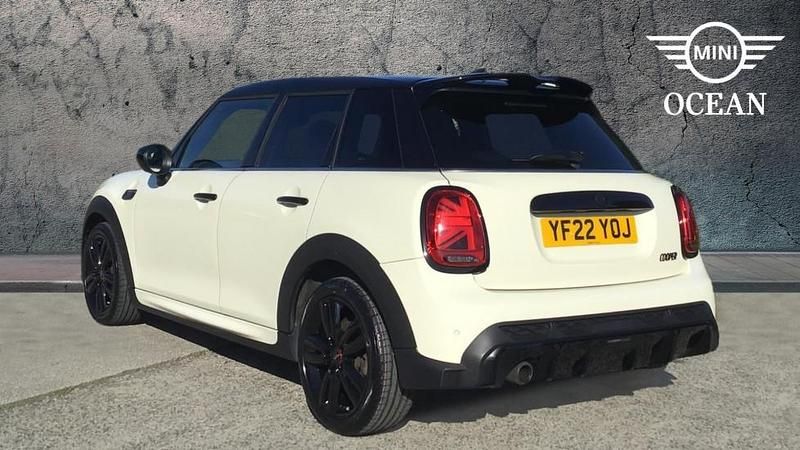 Used Mini Cooper Hatch 134 HP (98 kW) 2022 White Hatchback