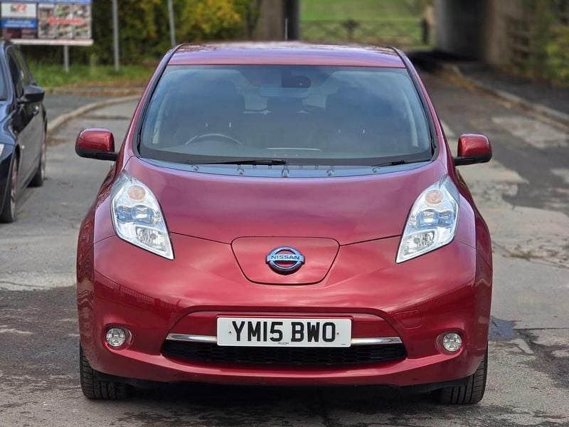 Used Nissan Leaf Tekna 80 kW (109 HP) 2015 Red Hatchback