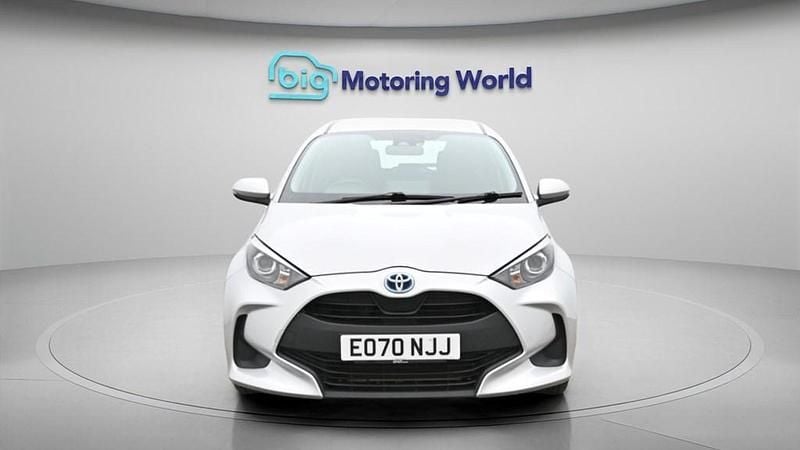 Used Toyota Yaris Hybrid 116 HP (85 kW) 2020 Silver Hatchback