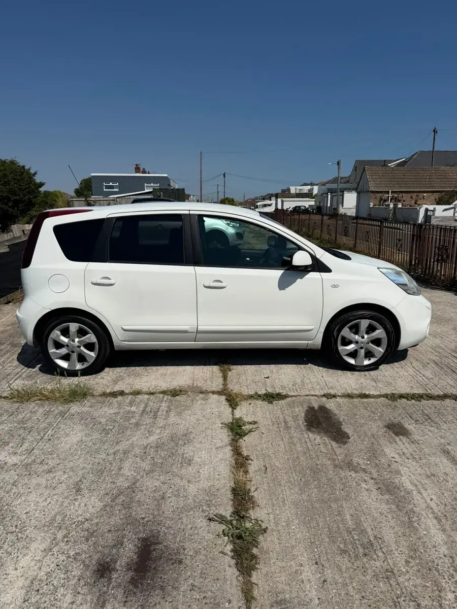 Used Nissan Note N-TEC 90 HP (66 kW) 2010 White Hatchback