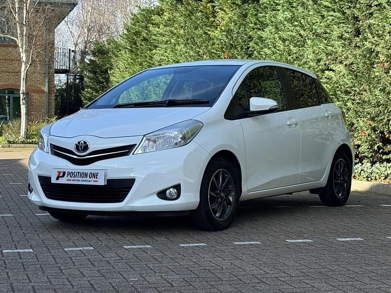 Used Toyota Yaris Edition 69 HP (50 kW) 2012 White Hatchback