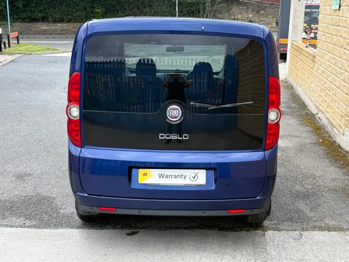 Used Fiat Doblò Dynamic 105 HP (77 kW) 2011 Blue MPV