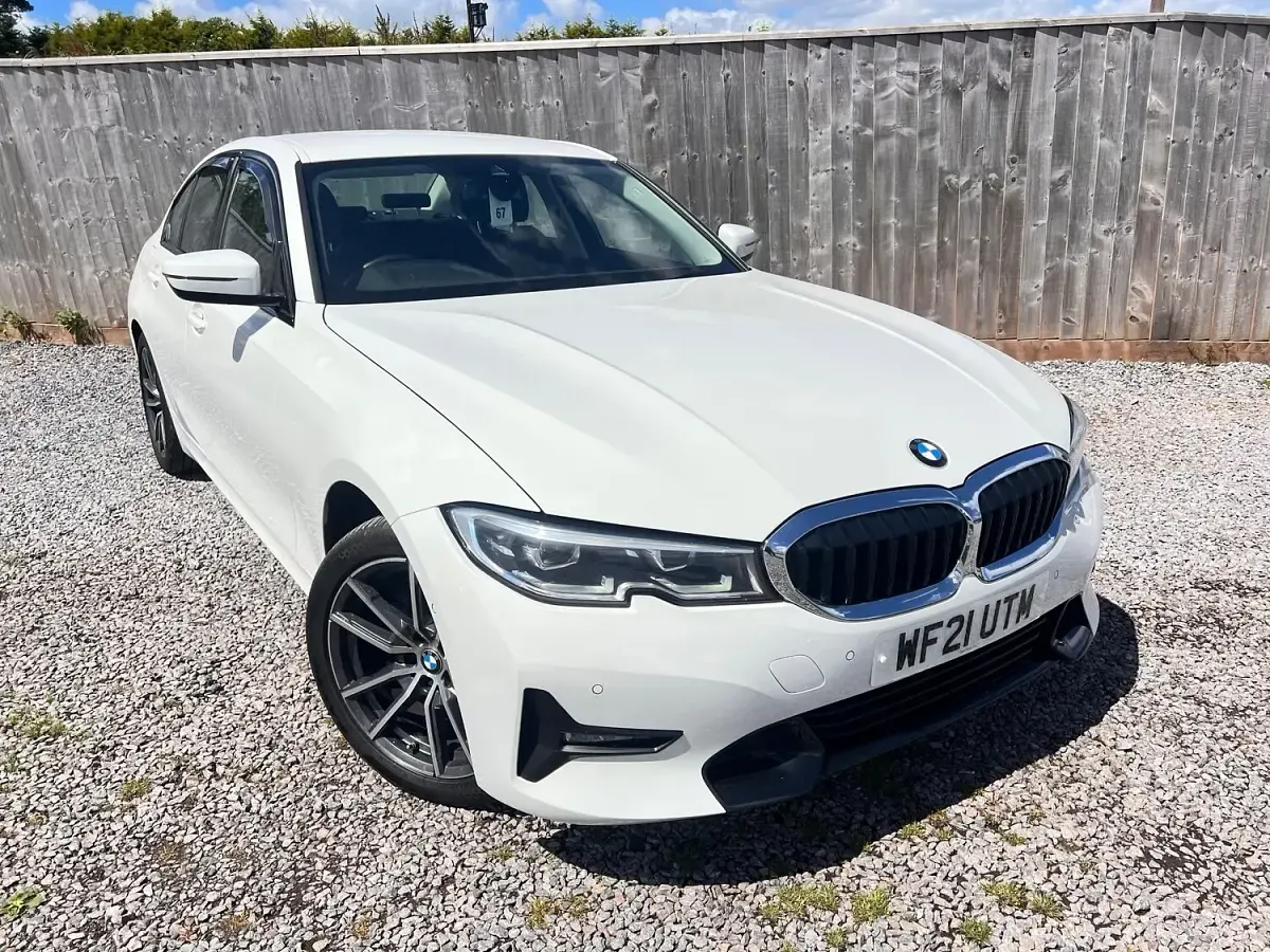 Used BMW 318 Sport Line 156 HP (114 kW) 2021 White Sedan
