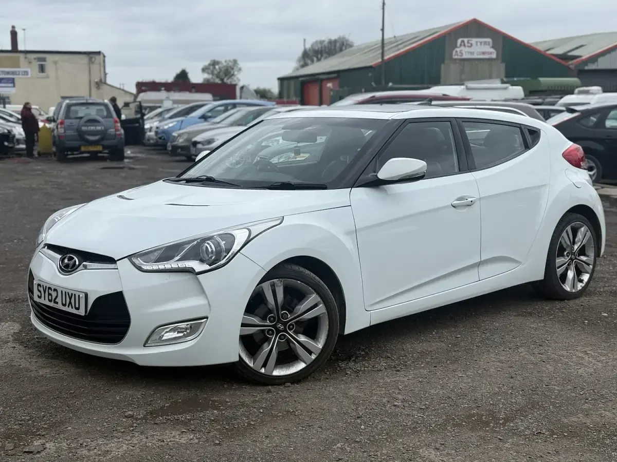 Used Hyundai Veloster Sport 140 HP (102 kW) 2012 White Hatchback