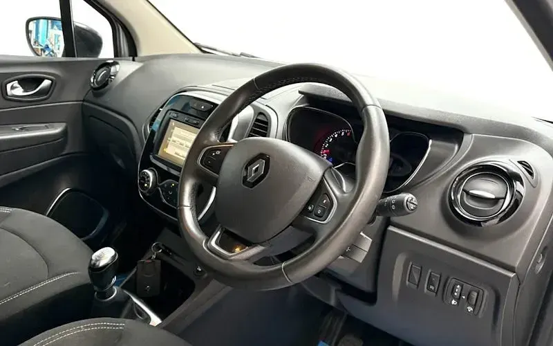 Used Renault Captur Iconic 131 HP (96 kW) 2019 Silver/black SUV