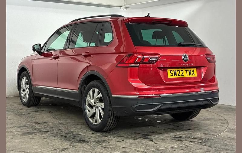 Used VW Tiguan Life 150 HP (110 kW) 2022 Red SUV