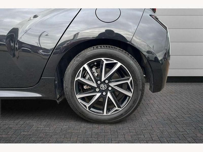 Used Toyota Yaris Hybrid Design 116 HP (85 kW) 2022 Black Hatchback