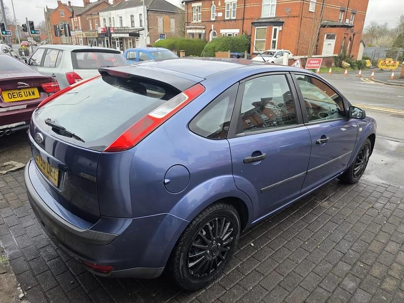 Used Ford Focus 100 HP (73 kW) 2005 Blue Hatchback
