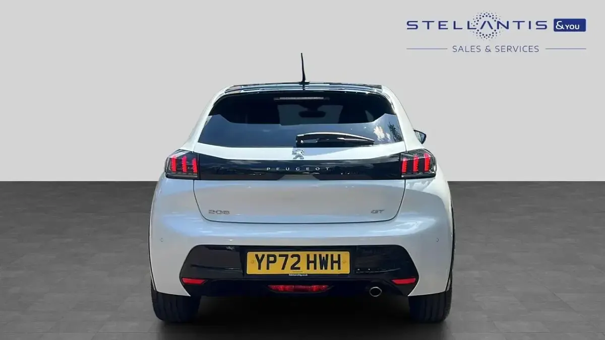 Used Peugeot 208 GT 99 HP (72 kW) 2022 White Hatchback