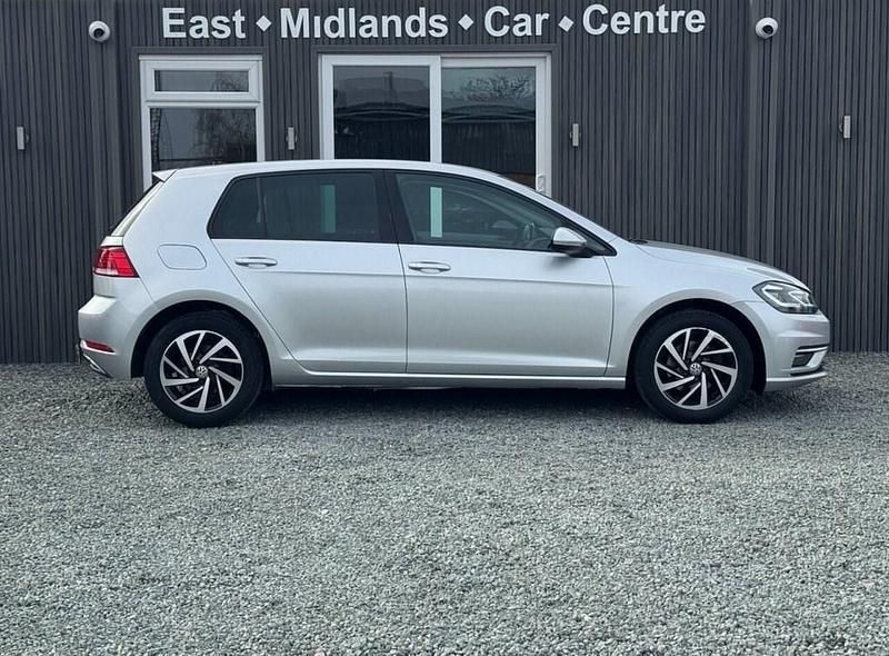 Usado VW Golf VII Edition 150 HP (110 kW) 2020 Prateado Citadino
