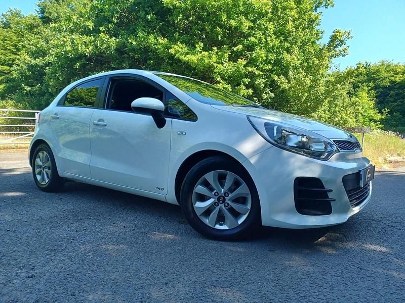 White Used 2015 Kia Rio Hatchback | £4,799 (Fair price) - Image 1/3