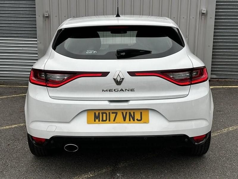 Used Renault Mégane IV Dynamique 110 HP (80 kW) 2017 White Hatchback