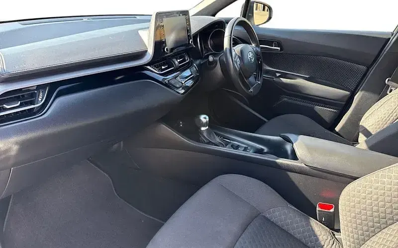 Used Toyota C-HR 122 HP (89 kW) 2023 White SUV