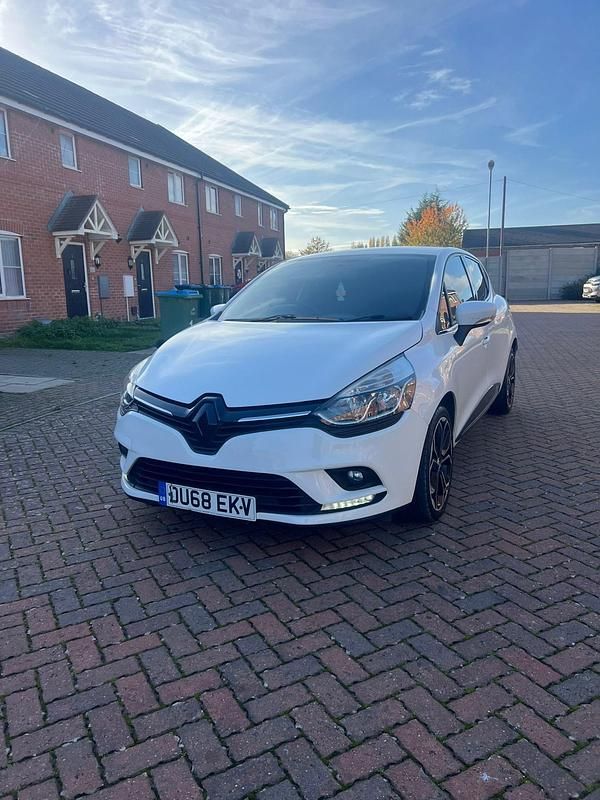 White Used 2018 Renault Clio IV Iconic Hatchback | £4,399 (Good price) - Image 1/4