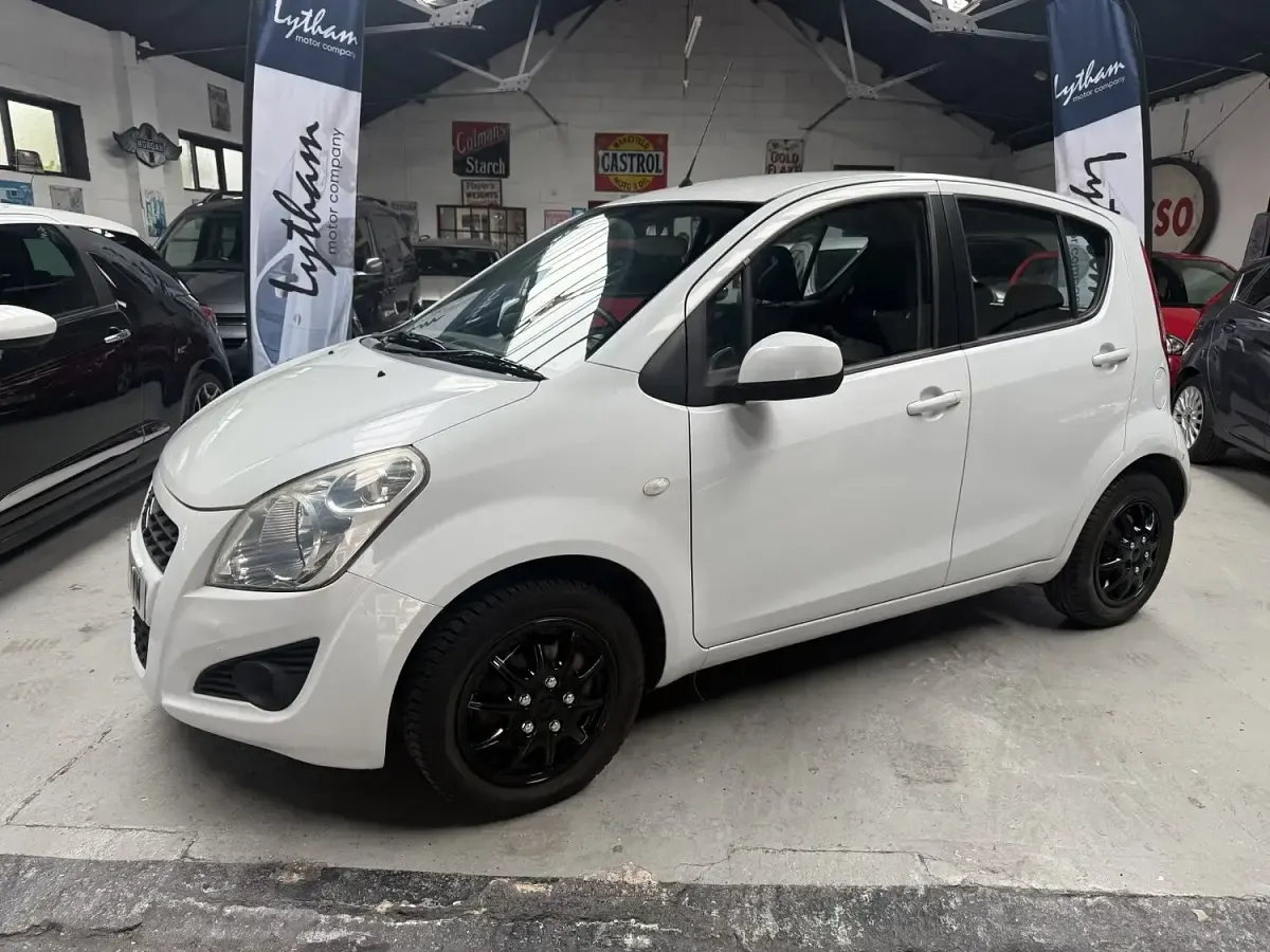 Used Suzuki Splash 2012 White Hatchback