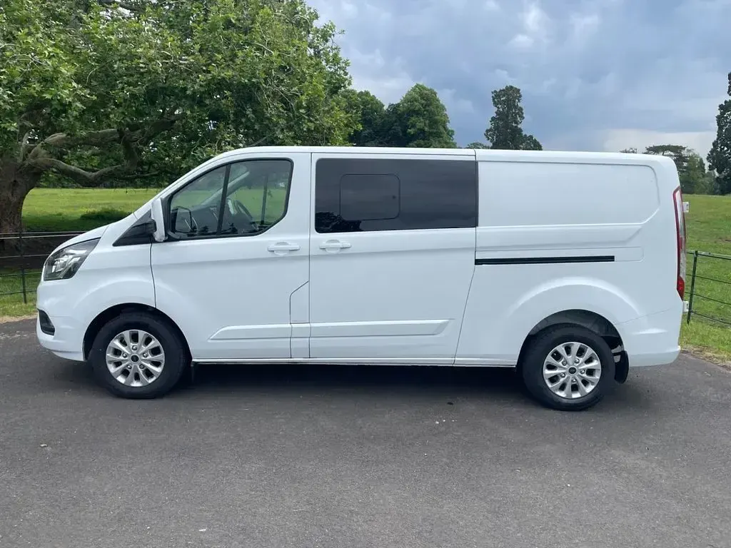 Used Ford Transit Custom Limited 130 HP (95 kW) 2022 White Van