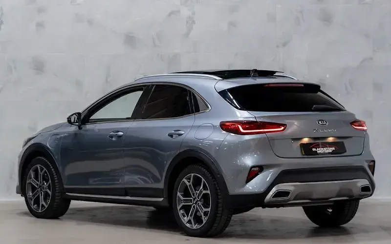 Usado Kia XCeed First Edition 141 CV (103 kW) 2021 Plateado SUV