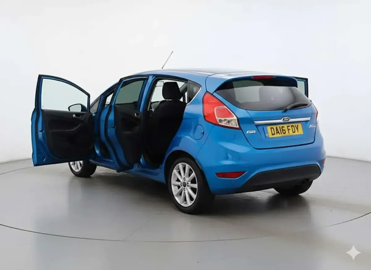 Używany Ford Fiesta Titanium 2016 Niebieski Hatchback