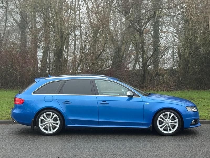 Used Audi A4 2011 Blue metallic Estate