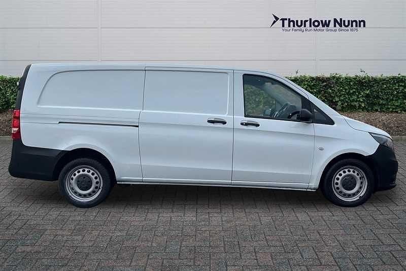 Used Mercedes Vito Progressive 163 HP (119 kW) 2021 White Van