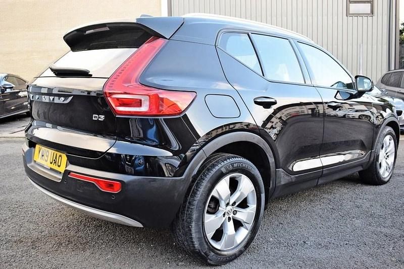 Used Volvo XC40 Momentum 150 HP (110 kW) 2019 Black SUV