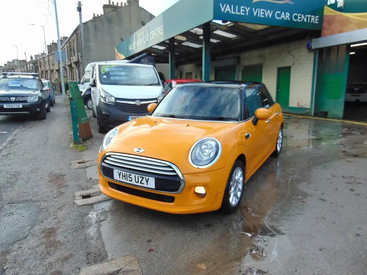 Used Mini Cooper Hatch 136 HP (100 kW) 2015 Orange Hatchback