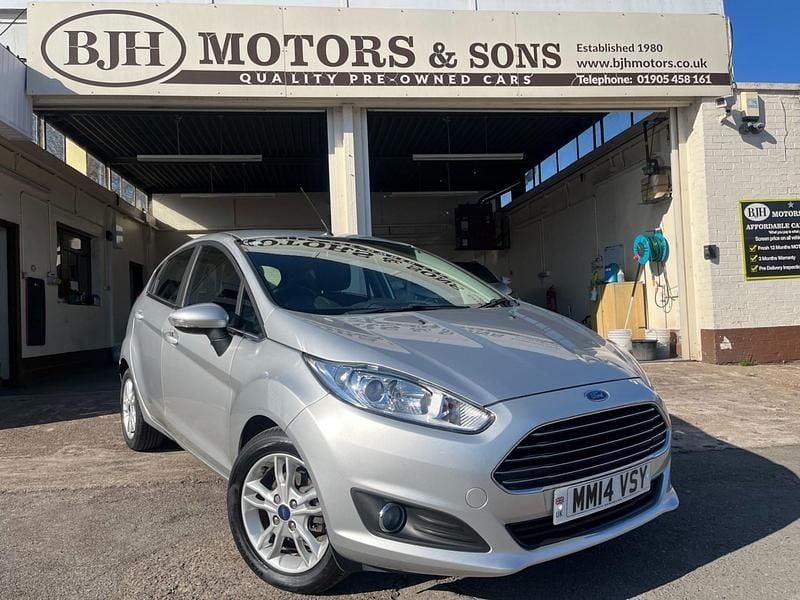Used Ford Fiesta Zetec 82 HP (60 kW) 2014 Silver Hatchback