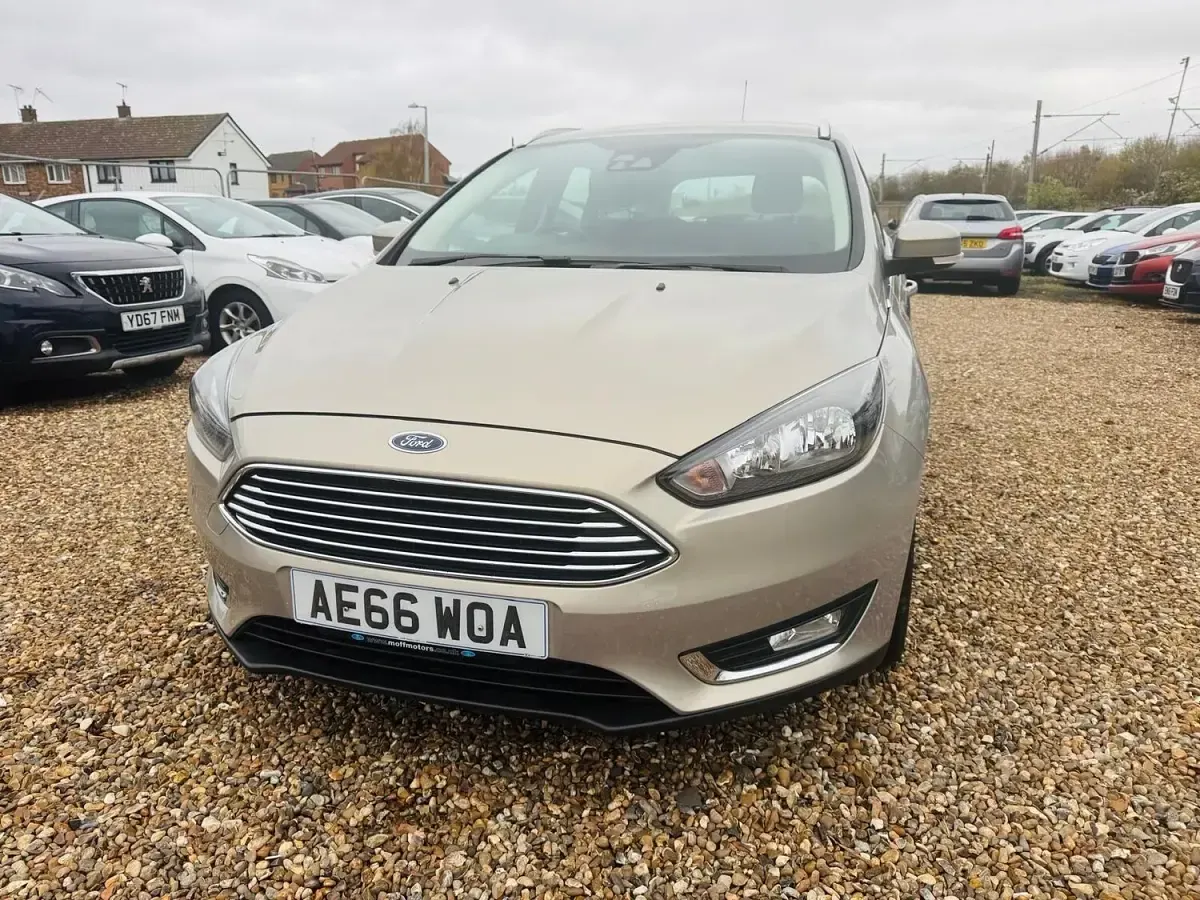 Used Ford Focus Titanium 120 HP (88 kW) 2016 Silver Estate