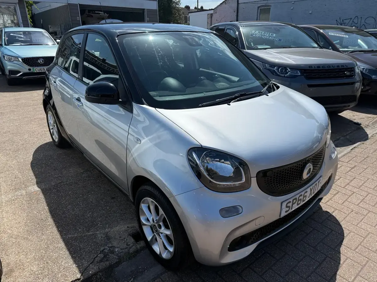 Used Smart ForFour Passion 71 HP (52 kW) 2016 Silver Hatchback