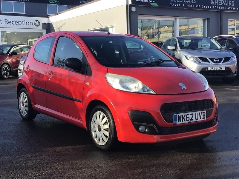 Used Peugeot 107 Active 68 HP (50 kW) 2012 Red Hatchback