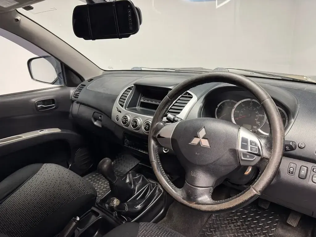 Used Mitsubishi L200 2015 Blue Pickup