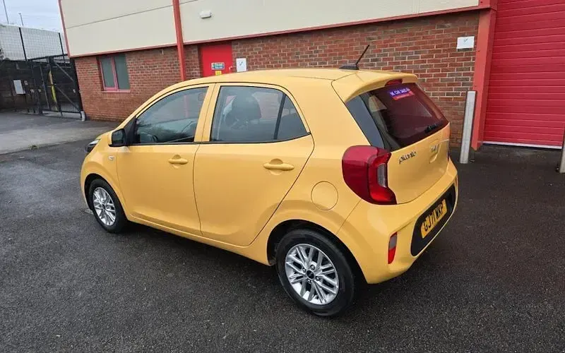 Used Kia Picanto 67 HP (49 kW) 2021 Yellow Hatchback