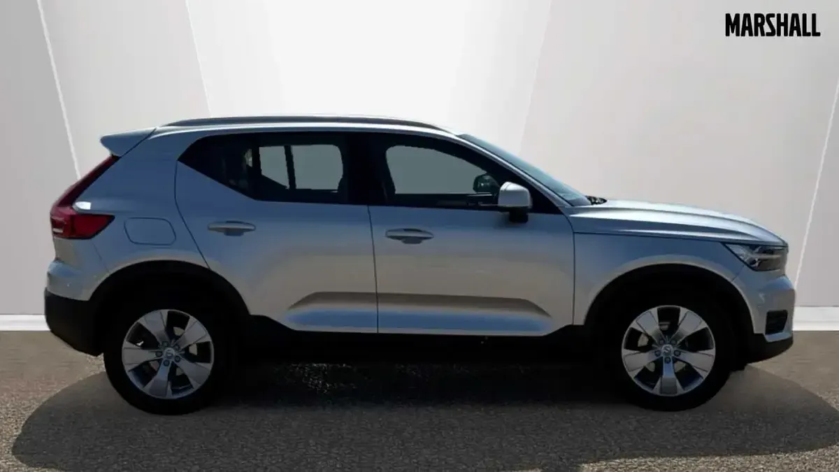 Used Volvo XC40 Momentum 150 HP (110 kW) 2018 Silver SUV