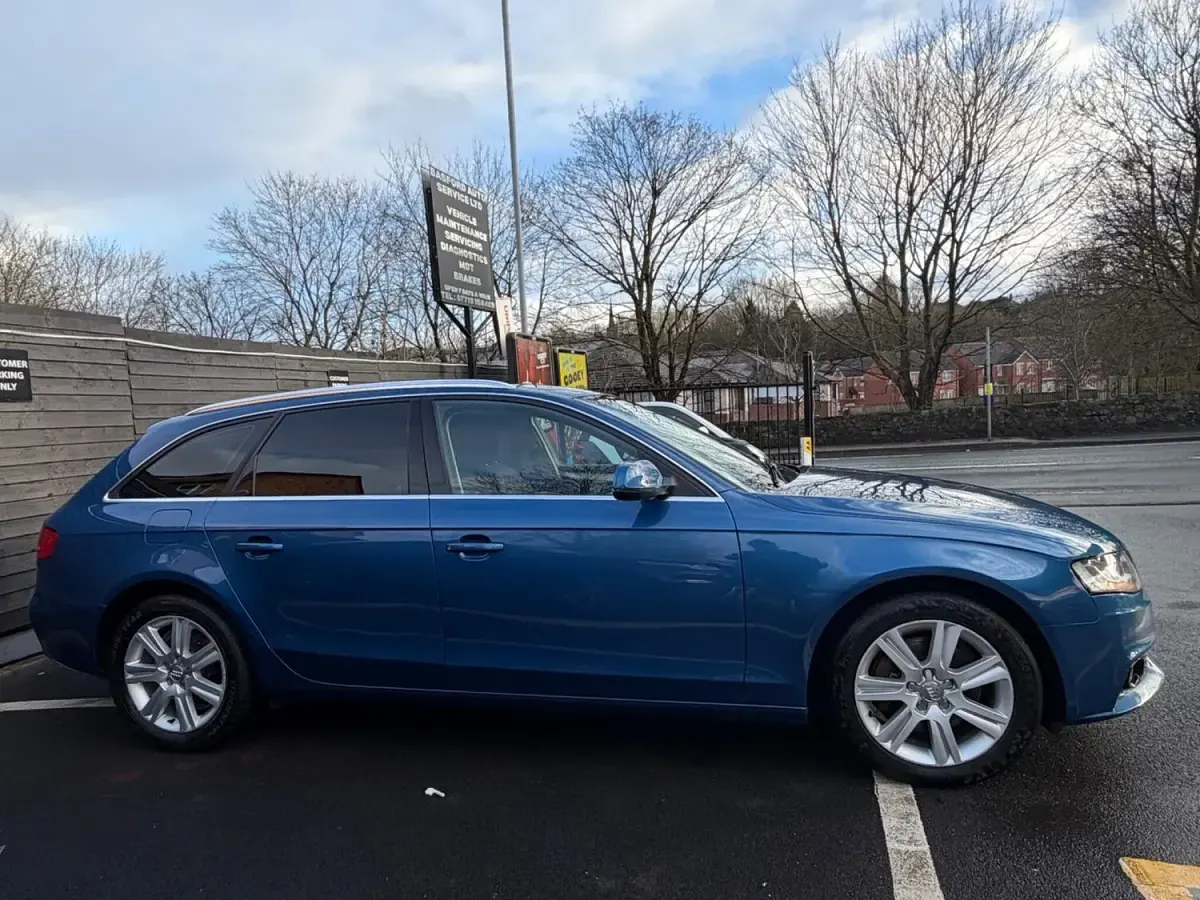 Used Audi A4 Performance 211 HP (155 kW) 2011 Blue Estate