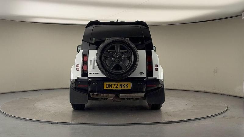 Used Land Rover Defender SE Dynamic 250 HP (183 kW) 2022 Fuji white SUV