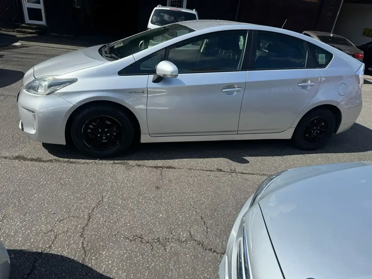 Usado Toyota Prius T4 136 HP (100 kW) 2014 Prateado Citadino