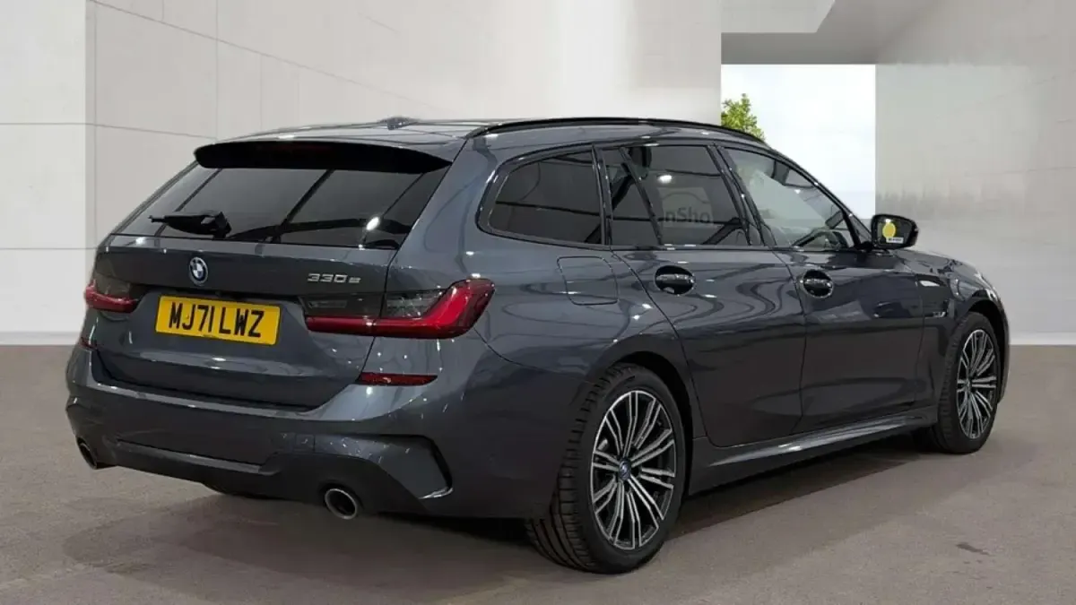 Begagnad BMW 330e M Sport 2021 Grå Kombi