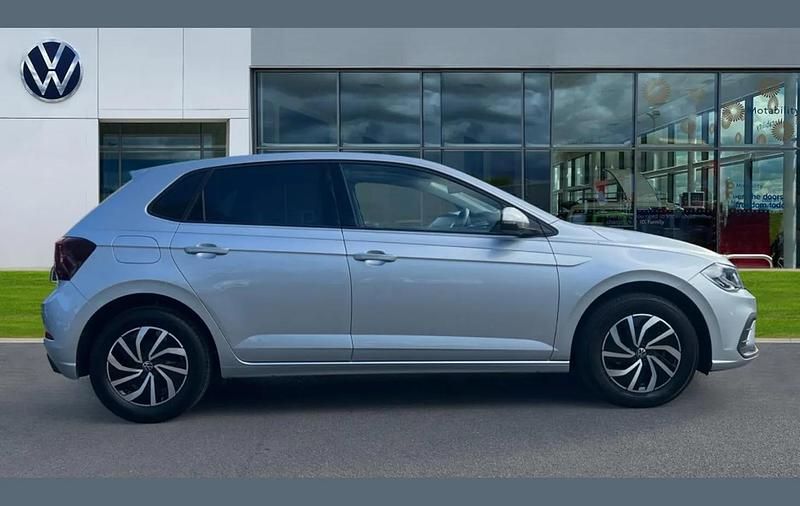 Used VW Polo Life 95 HP (69 kW) 2023 Reflex silver metallic Hatchback